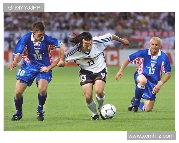 法国与德国足球对决的激情时刻在球场上绽放的精彩瞬间 法国与德国足球对决的激情时刻在球场上绽放的精彩瞬间